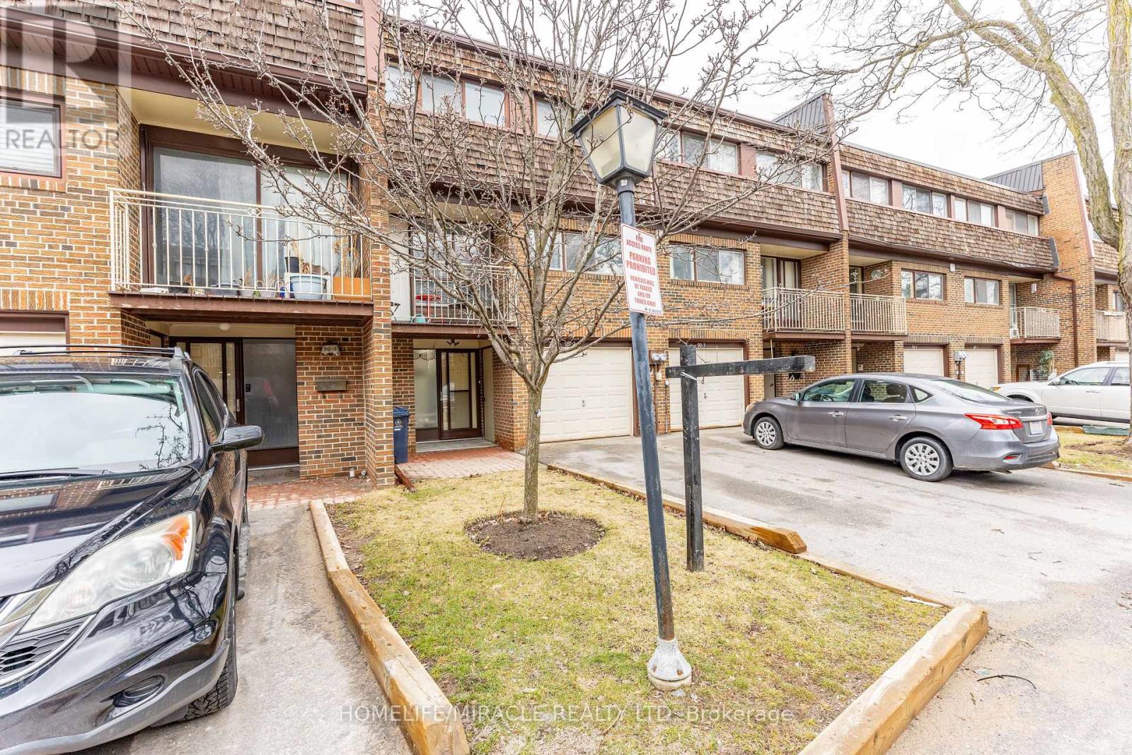 2 - 90 CASTLEBURY CRESCENT, Toronto, Ontario
