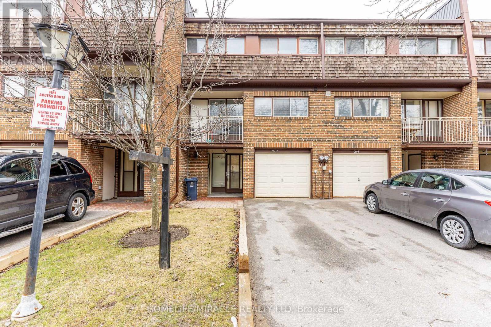 2 - 90 Castlebury Crescent, Toronto (Bayview Woods-Steeles), Ontario  M2H 1W8 - Photo 3 - C12906630