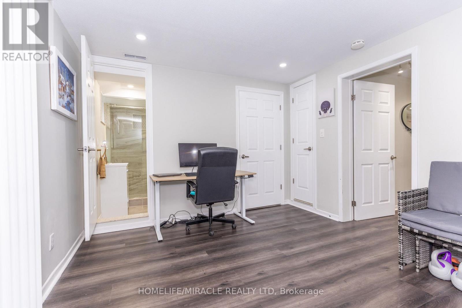 2 - 90 Castlebury Crescent, Toronto (Bayview Woods-Steeles), Ontario  M2H 1W8 - Photo 9 - C12906630