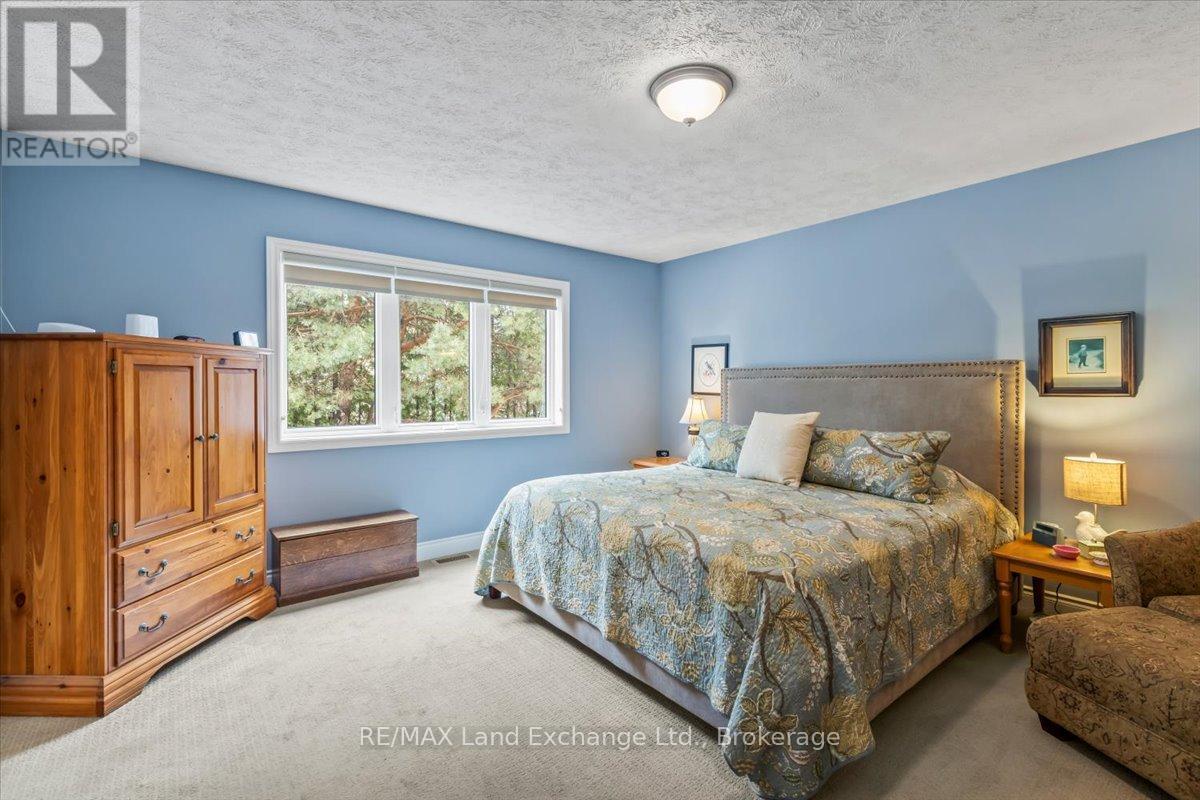 737 Green Street, Saugeen Shores, Ontario  N0H 2C4 - Photo 13 - X12907278