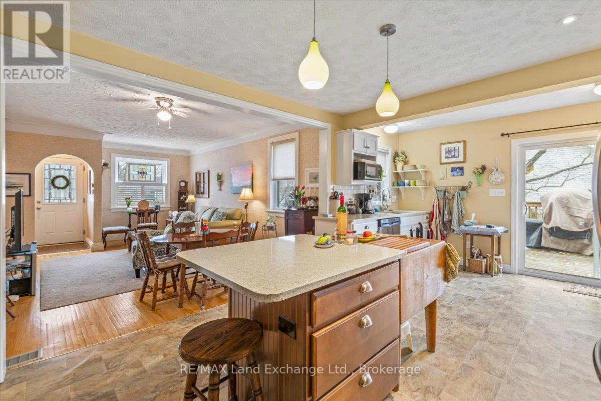 737 Green Street, Saugeen Shores, Ontario  N0H 2C4 - Photo 3 - X12907278