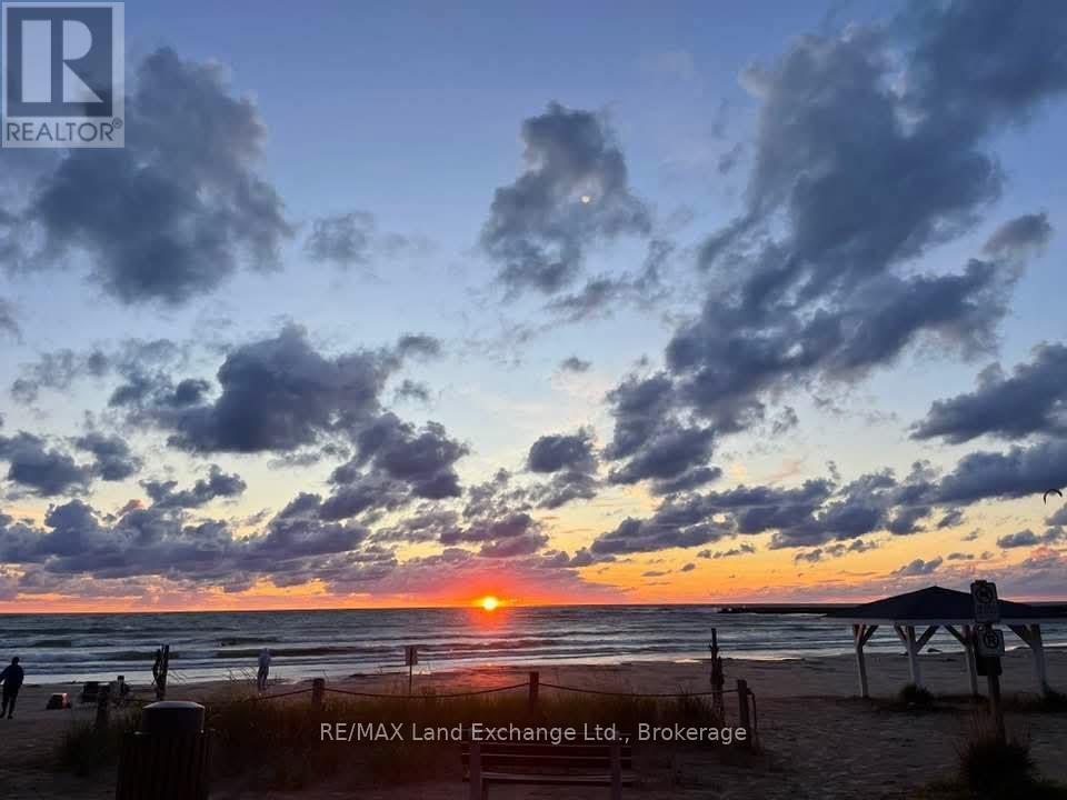 737 Green Street, Saugeen Shores, Ontario  N0H 2C4 - Photo 45 - X12907278