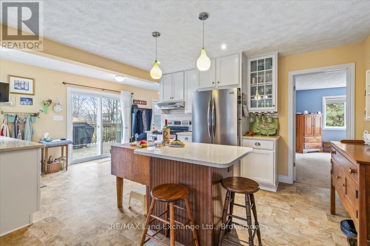 737 Green Street, Saugeen Shores, Ontario  N0H 2C4 - Photo 5 - X12907278