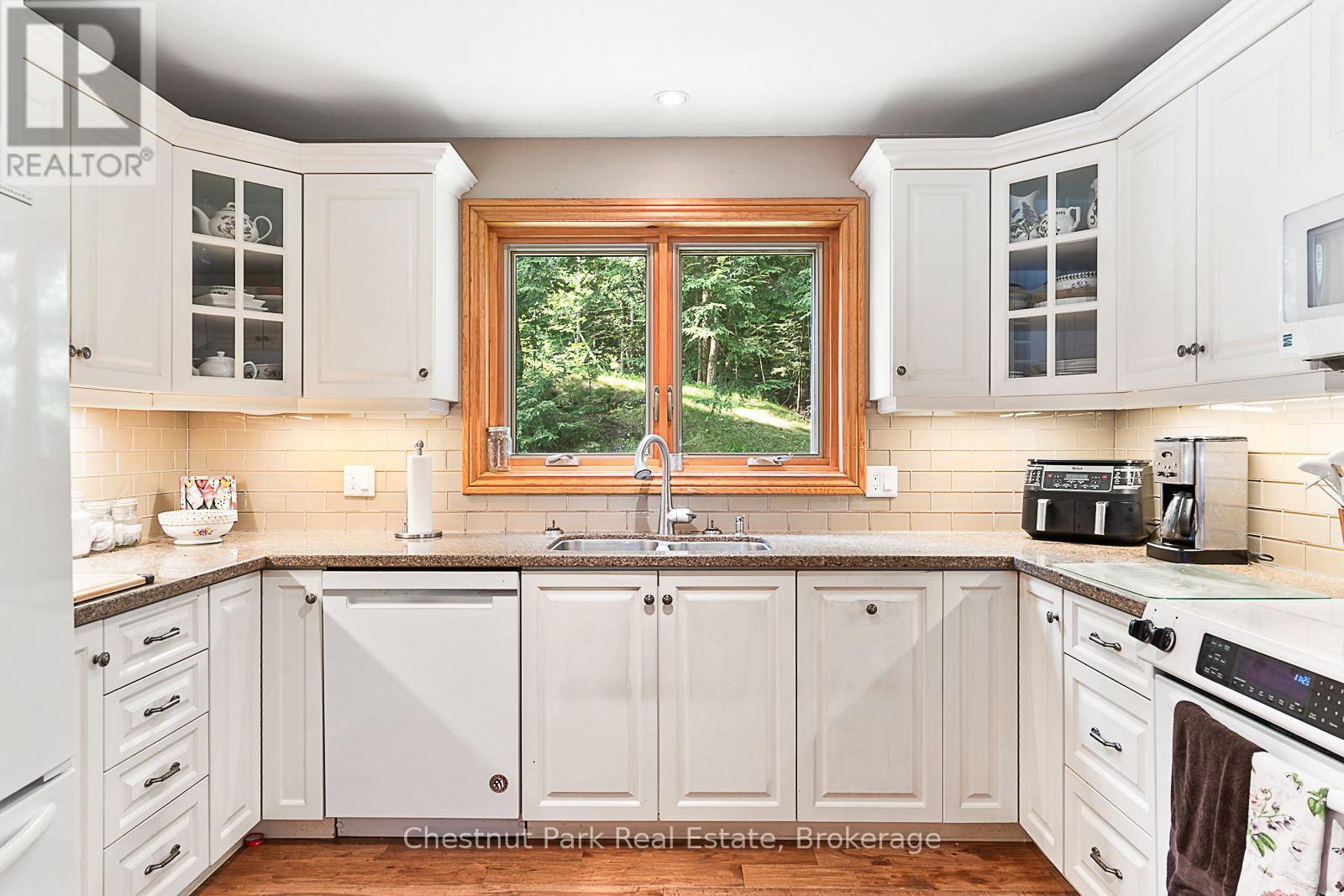 1003 Arnott Lane, Dysart Et Al (Guilford), Ontario  K0M 1S0 - Photo 18 - X12907282