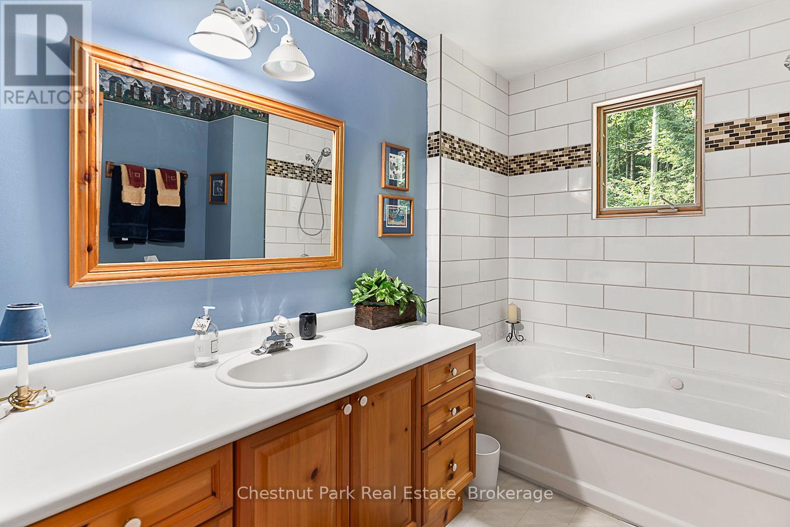 1003 Arnott Lane, Dysart Et Al (Guilford), Ontario  K0M 1S0 - Photo 29 - X12907282