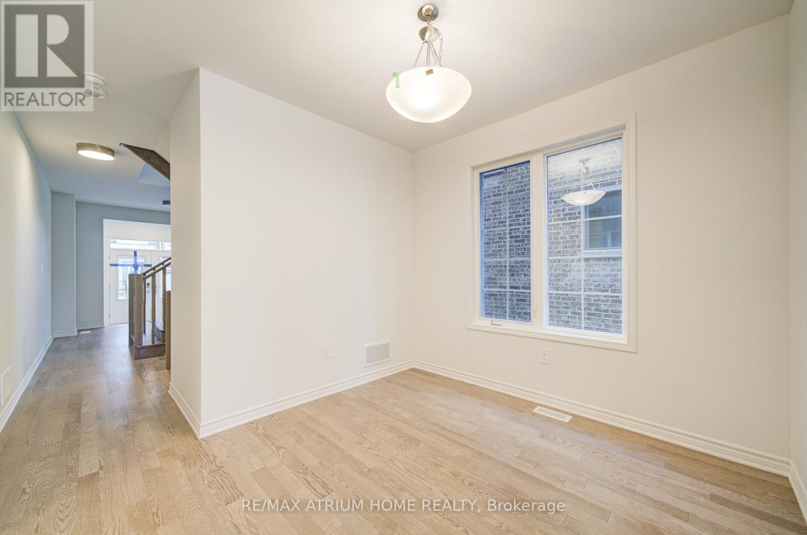 125 Leslie Richard Avenue, Markham, Ontario  L6C 1N3 - Photo 10 - N12907274