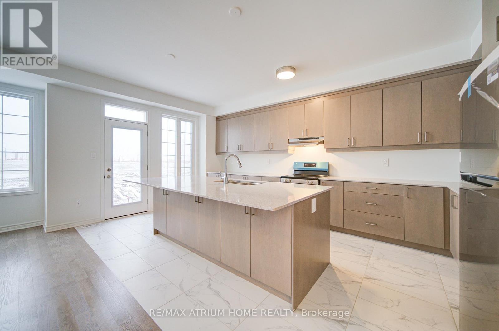 125 Leslie Richard Avenue, Markham, Ontario  L6C 1N3 - Photo 11 - N12907274