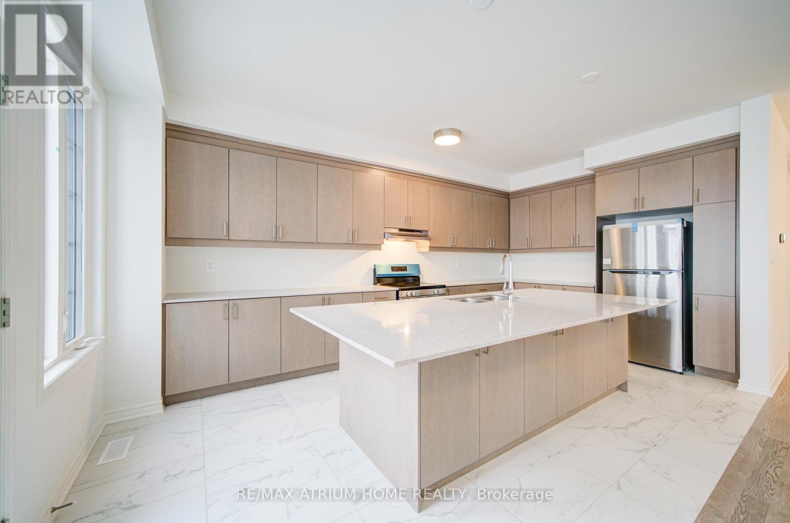 125 Leslie Richard Avenue, Markham, Ontario  L6C 1N3 - Photo 13 - N12907274