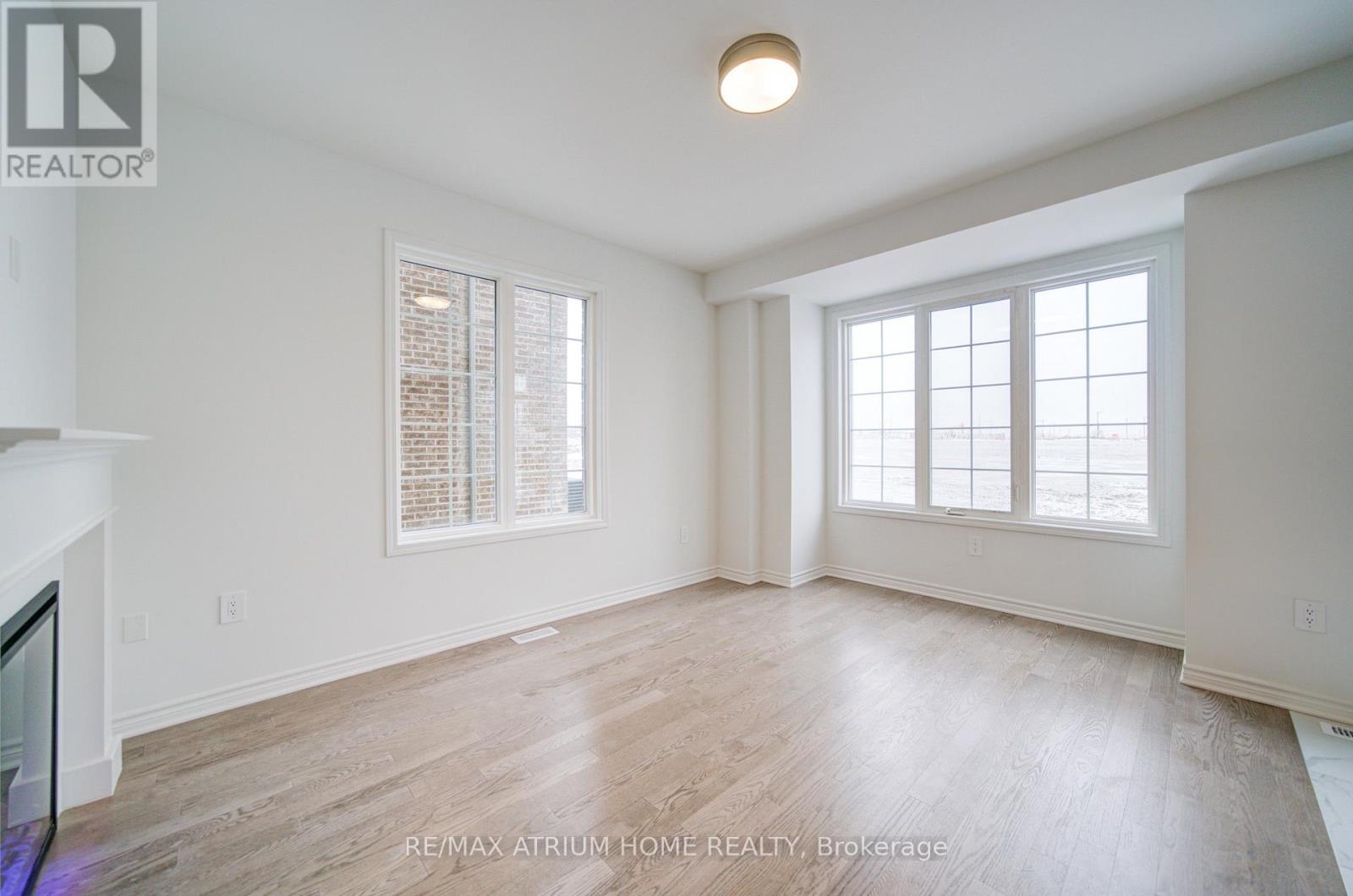 125 Leslie Richard Avenue, Markham, Ontario  L6C 1N3 - Photo 16 - N12907274