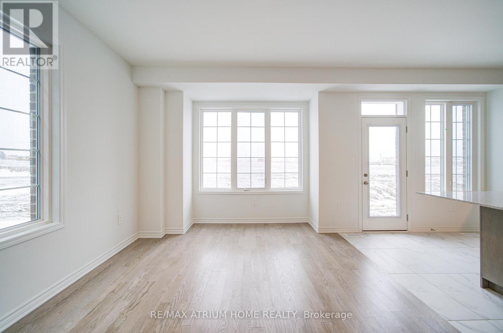 125 Leslie Richard Avenue, Markham, Ontario  L6C 1N3 - Photo 17 - N12907274