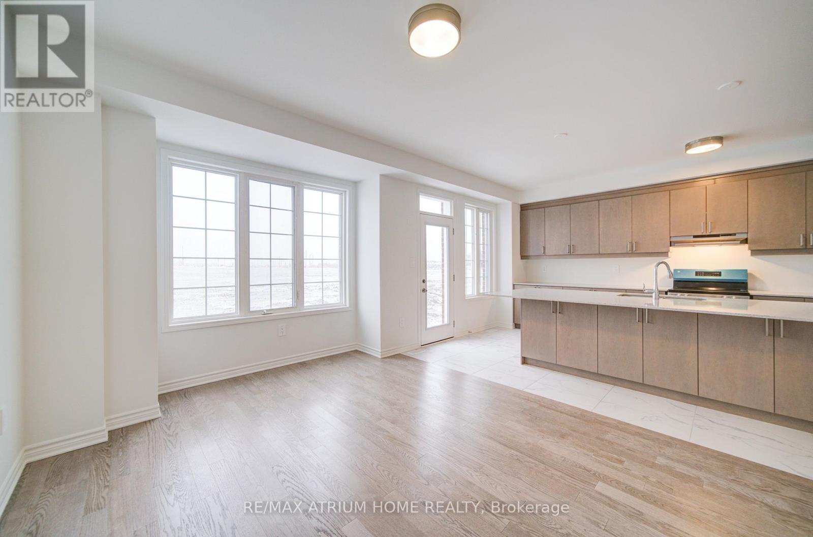 125 Leslie Richard Avenue, Markham, Ontario  L6C 1N3 - Photo 18 - N12907274