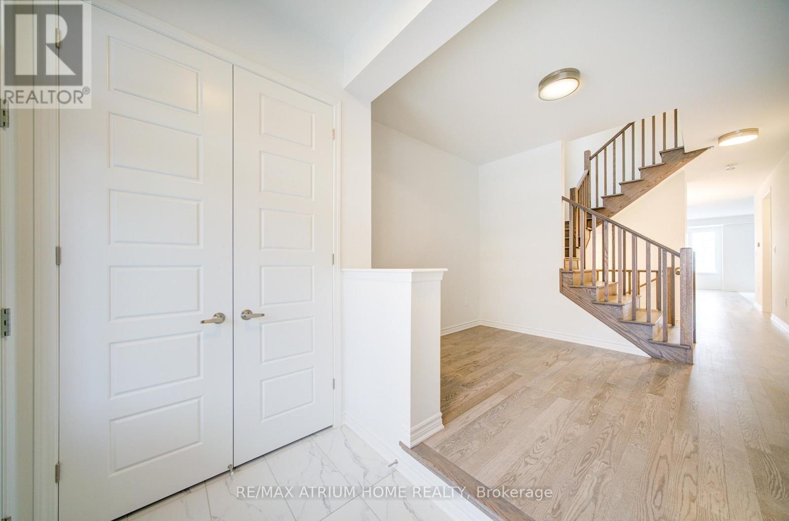 125 Leslie Richard Avenue, Markham, Ontario  L6C 1N3 - Photo 4 - N12907274