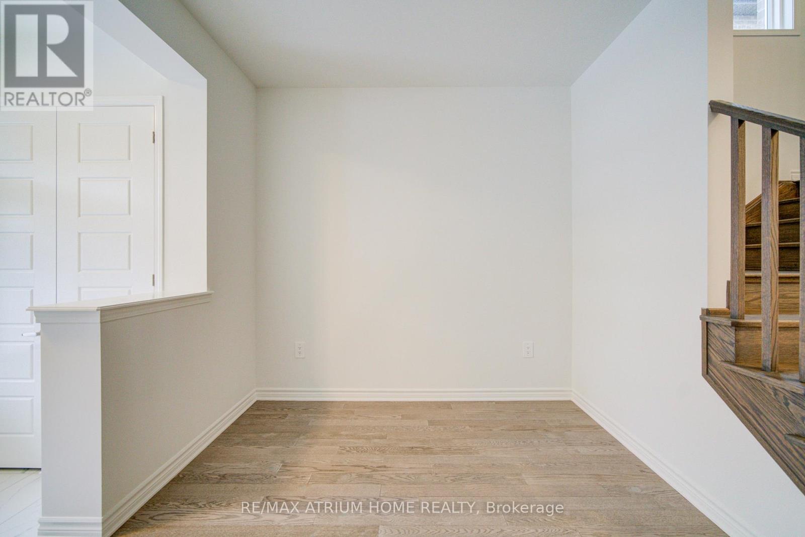 125 Leslie Richard Avenue, Markham, Ontario  L6C 1N3 - Photo 5 - N12907274