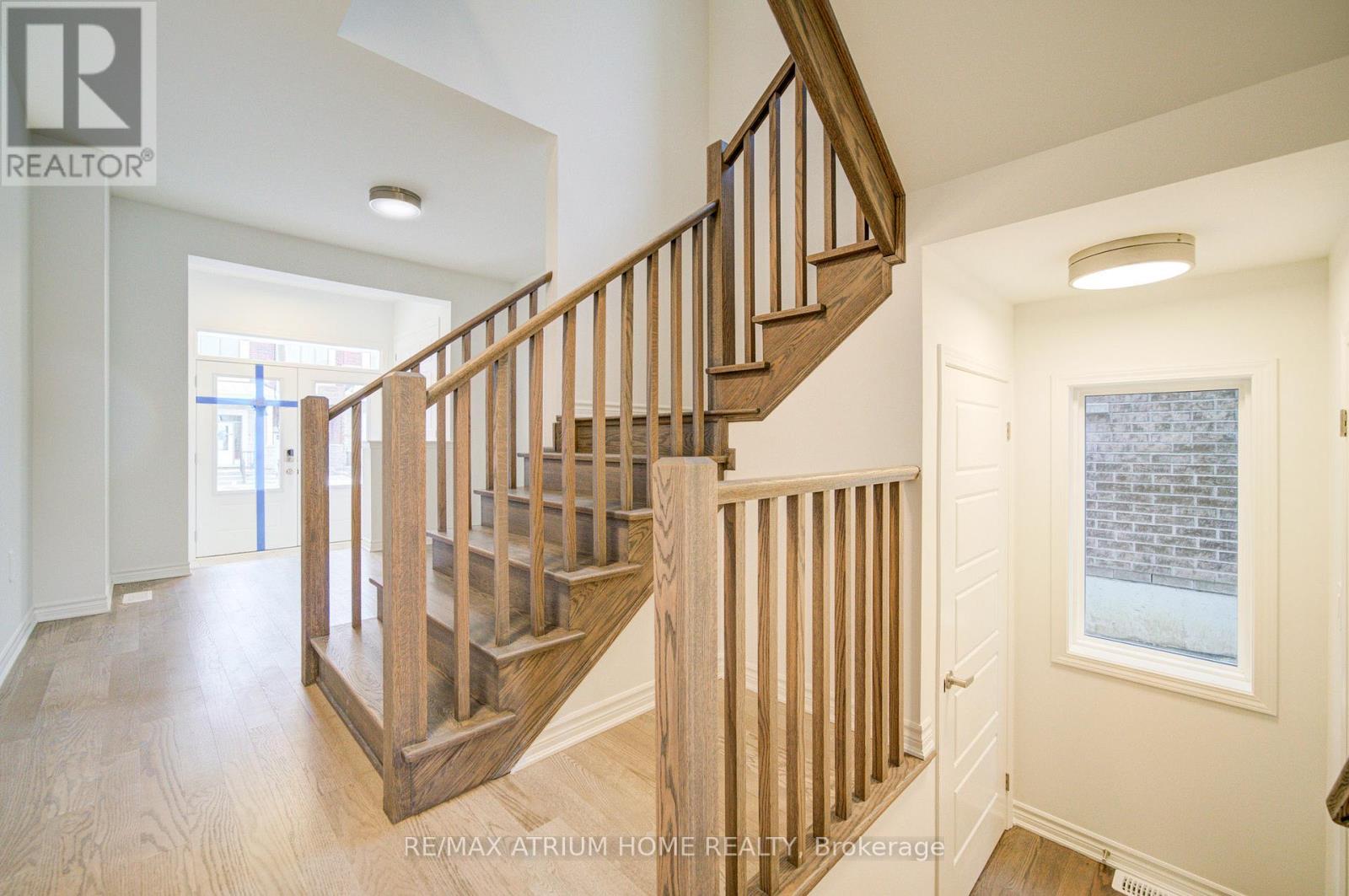 125 Leslie Richard Avenue, Markham, Ontario  L6C 1N3 - Photo 6 - N12907274