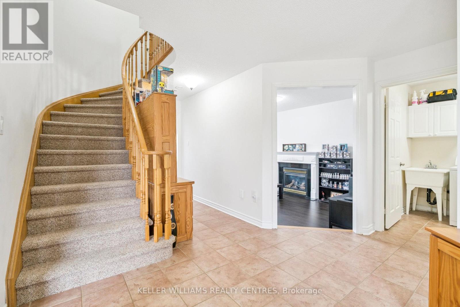 78 Stephanie Lane, Barrie (Painswick South), Ontario  L4N 0V9 - Photo 4 - S12907268