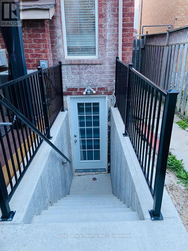 Lower - 3158 Baytree Court, Mississauga, Ontario  L5N 7P1 - Photo 10 - W12907272