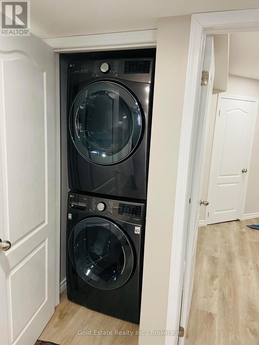 Lower - 3158 Baytree Court, Mississauga, Ontario  L5N 7P1 - Photo 8 - W12907272