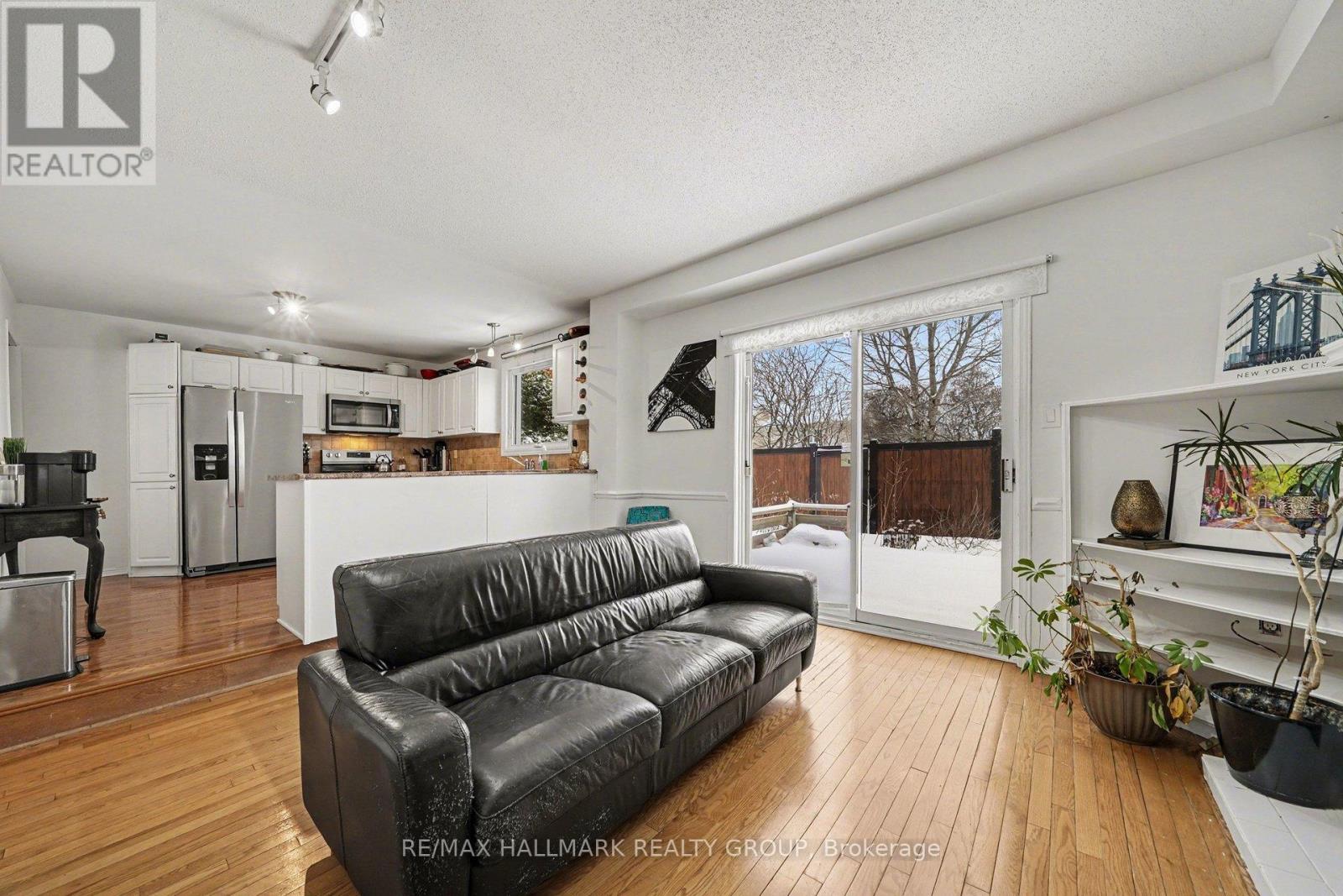 2741 Massicotte Lane, Ottawa, Ontario  K1T 3G9 - Photo 11 - X12907332