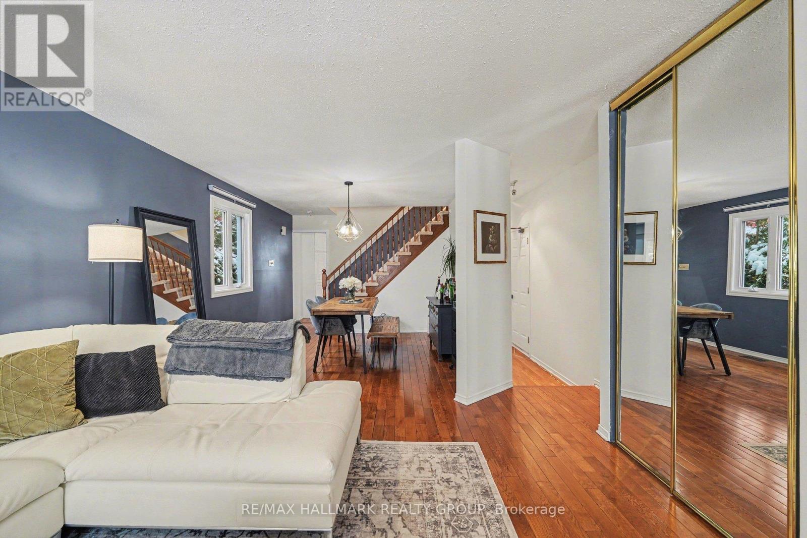 2741 Massicotte Lane, Ottawa, Ontario  K1T 3G9 - Photo 4 - X12907332