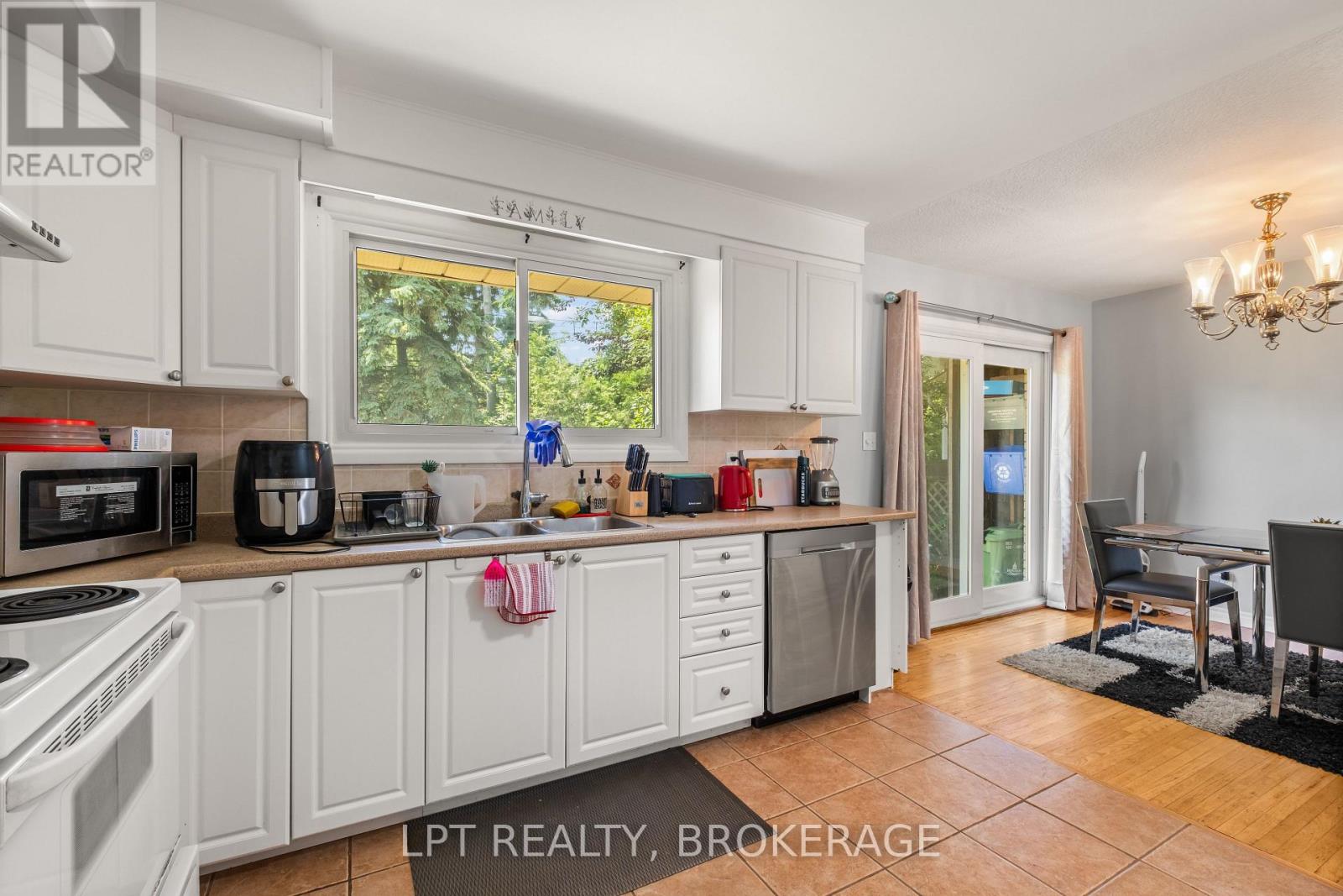 14 Herchmer Crescent, Kingston, Ontario  K7M 2V9 - Photo 12 - X12720820