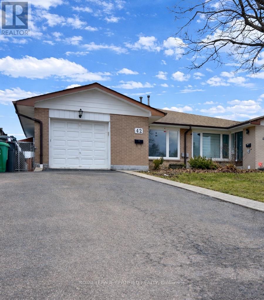 42 Wilton Drive, Brampton, Ontario  L6W 3A1 - Photo 2 - W12907290