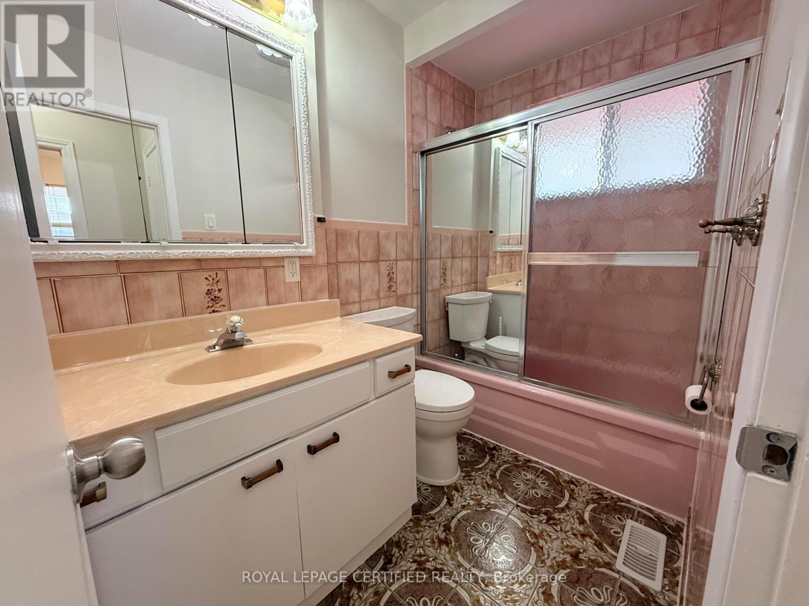 42 Wilton Drive, Brampton, Ontario  L6W 3A1 - Photo 7 - W12907290