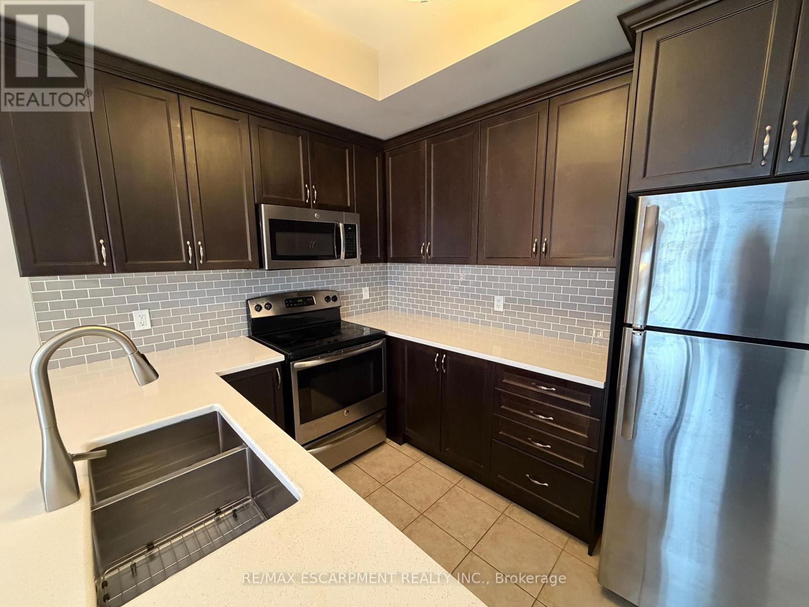 4165 Palermo Common, Burlington, Ontario  L7L 0G7 - Photo 3 - W12907310