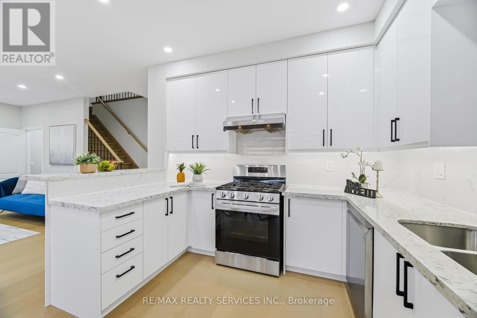 158 Southlake Boulevard, Brampton, Ontario  L6V 4S3 - Photo 12 - W12907318