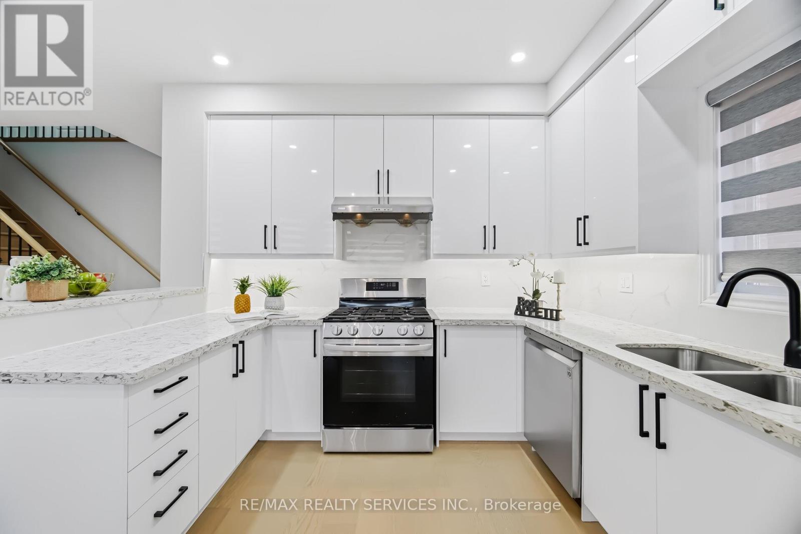 158 Southlake Boulevard, Brampton, Ontario  L6V 4S3 - Photo 13 - W12907318