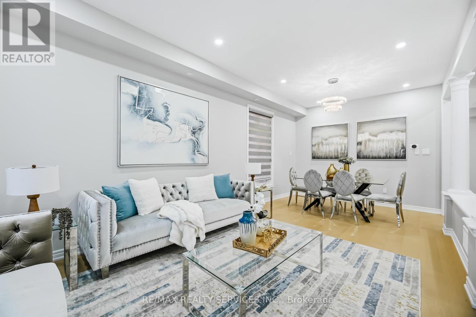 158 Southlake Boulevard, Brampton, Ontario  L6V 4S3 - Photo 2 - W12907318