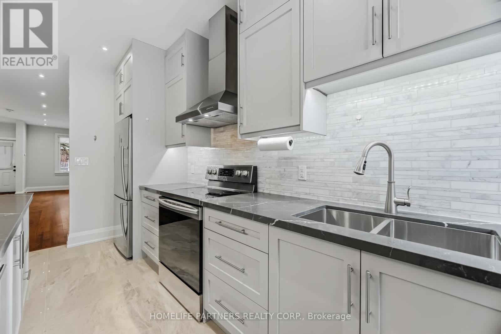 511 Indian Grove, Toronto, Ontario  M6P 2J1 - Photo 12 - W12907326