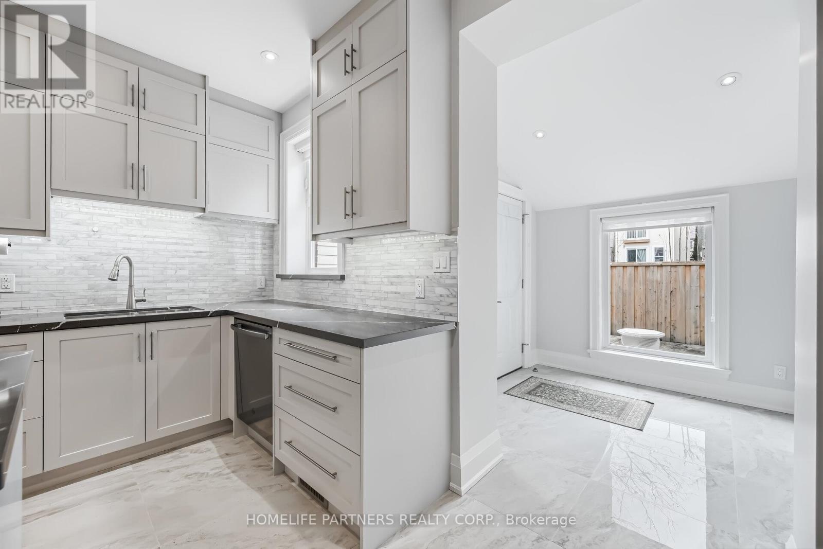 511 Indian Grove, Toronto, Ontario  M6P 2J1 - Photo 14 - W12907326