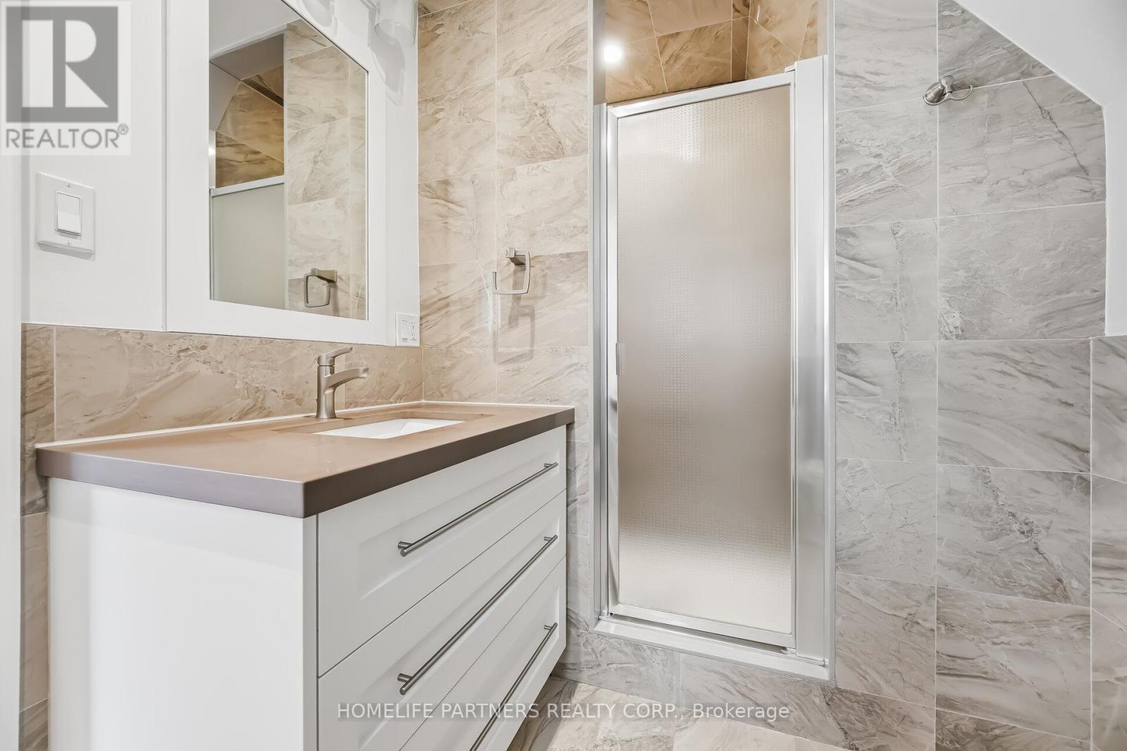 511 Indian Grove, Toronto, Ontario  M6P 2J1 - Photo 23 - W12907326