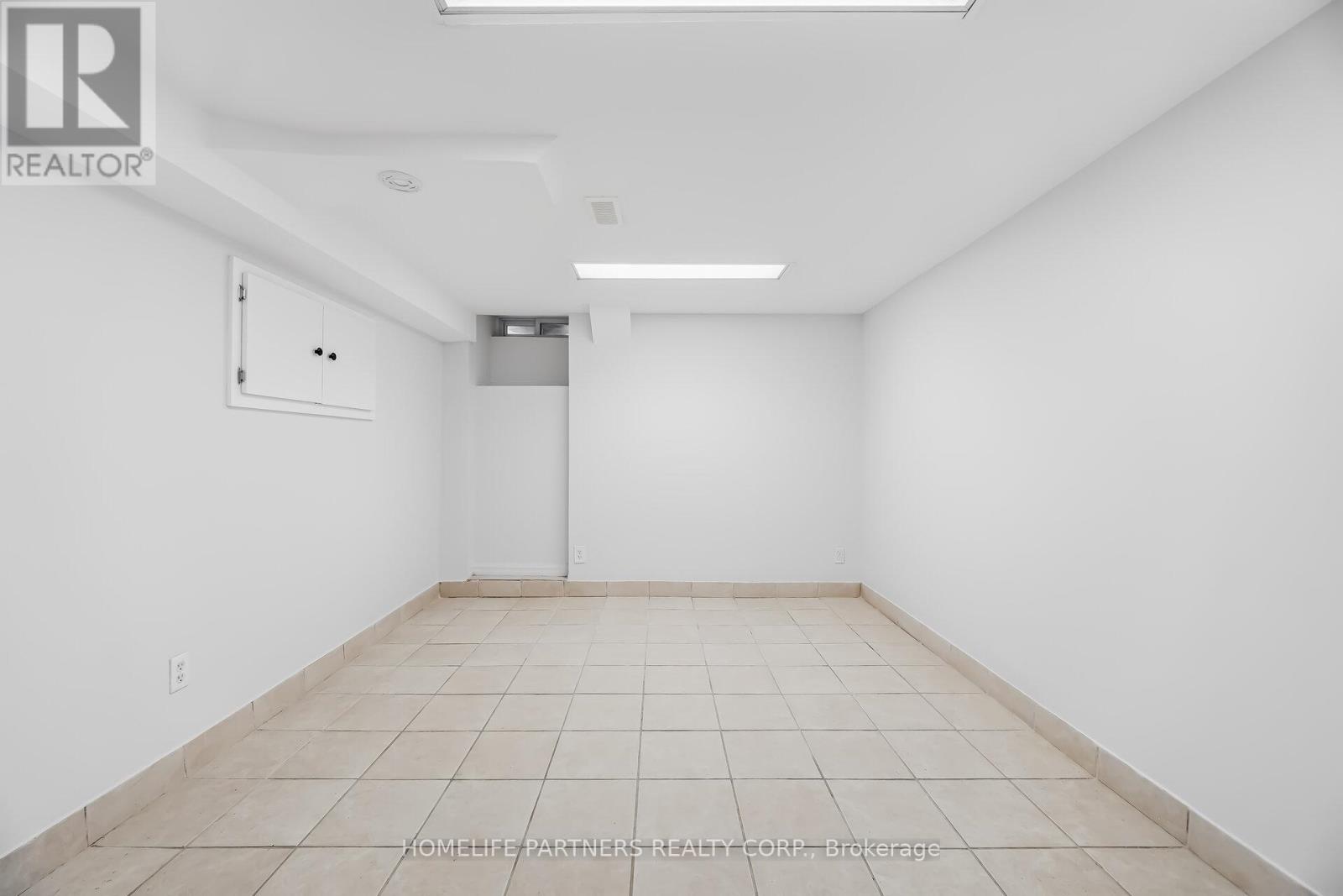 511 Indian Grove, Toronto, Ontario  M6P 2J1 - Photo 36 - W12907326