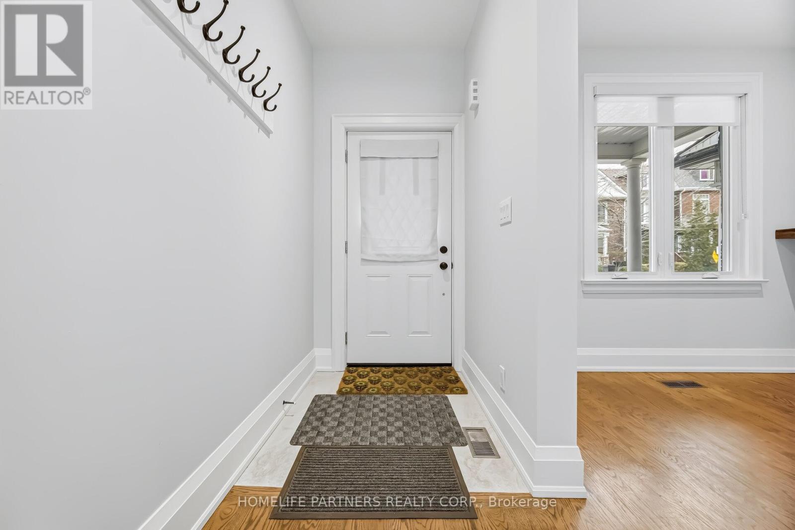 511 Indian Grove, Toronto, Ontario  M6P 2J1 - Photo 4 - W12907326