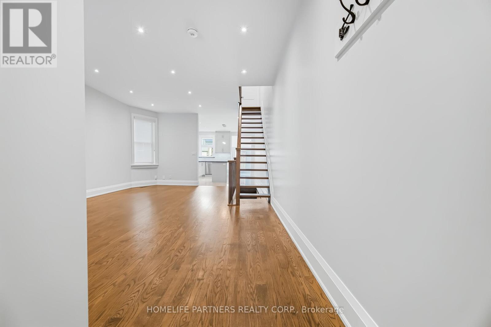 511 Indian Grove, Toronto, Ontario  M6P 2J1 - Photo 5 - W12907326