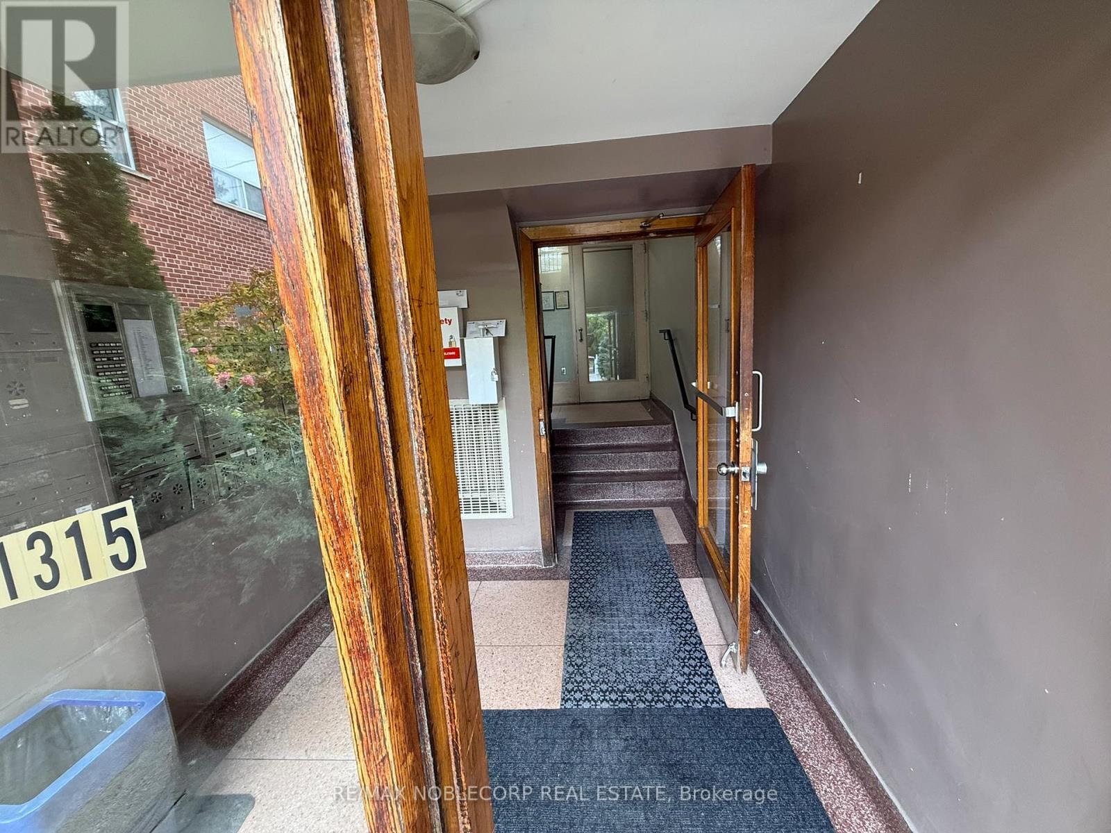 212 - 1315 Bayview Avenue, Toronto, Ontario  M4G 2Z8 - Photo 3 - C12875262