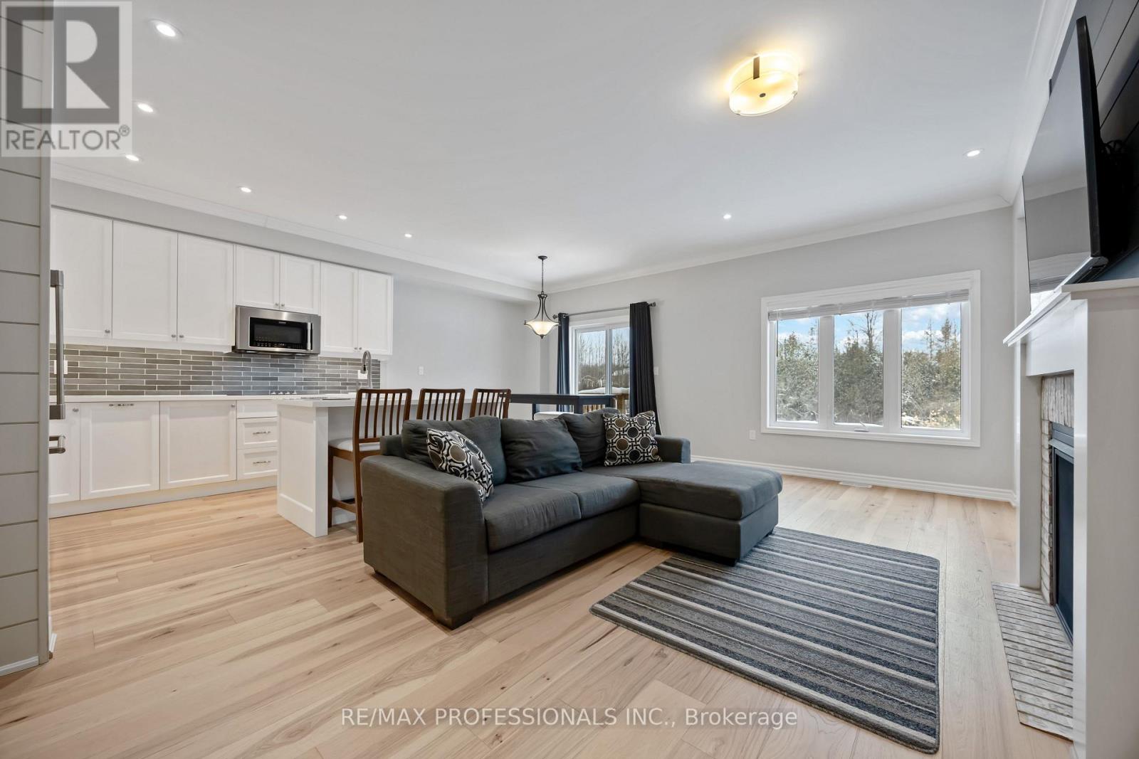 31 Gord Matthews Way, Uxbridge, Ontario  L9P 0E9 - Photo 4 - N12779522