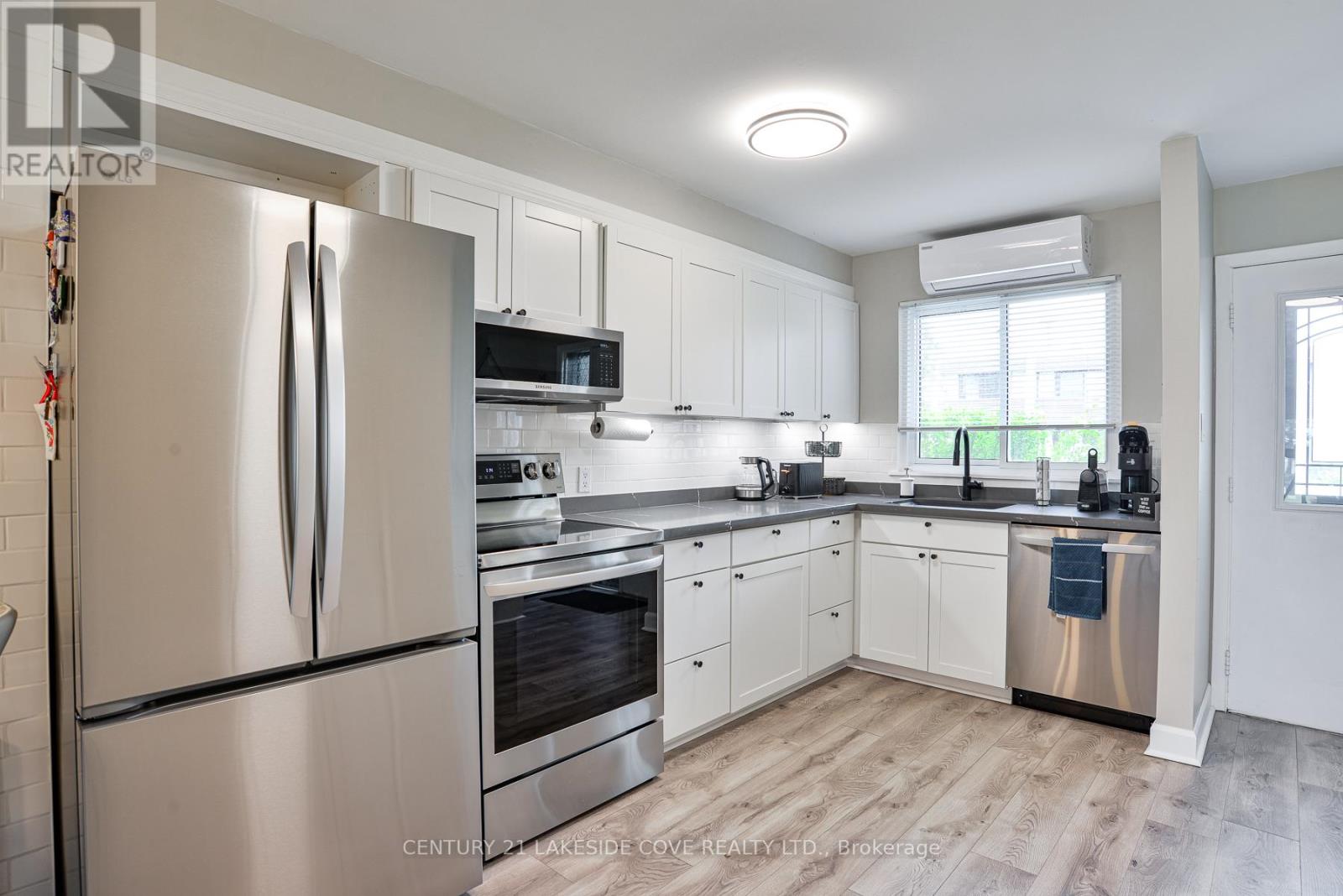 Unit 14 - 1 Paradise Boulevard, Ramara, Ontario  L0K 1B0 - Photo 8 - S12714194