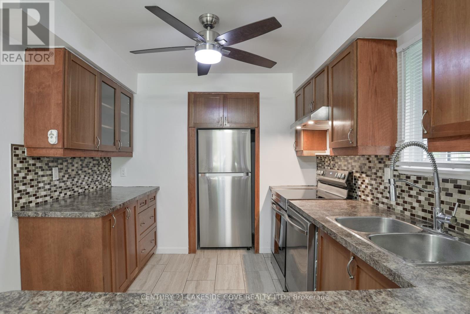 Unit 5 - 4 Paradise Boulevard, Ramara, Ontario  L0K 1B0 - Photo 13 - S12737542