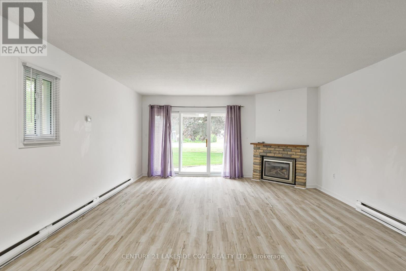 Unit 5 - 4 Paradise Boulevard, Ramara, Ontario  L0K 1B0 - Photo 8 - S12737542