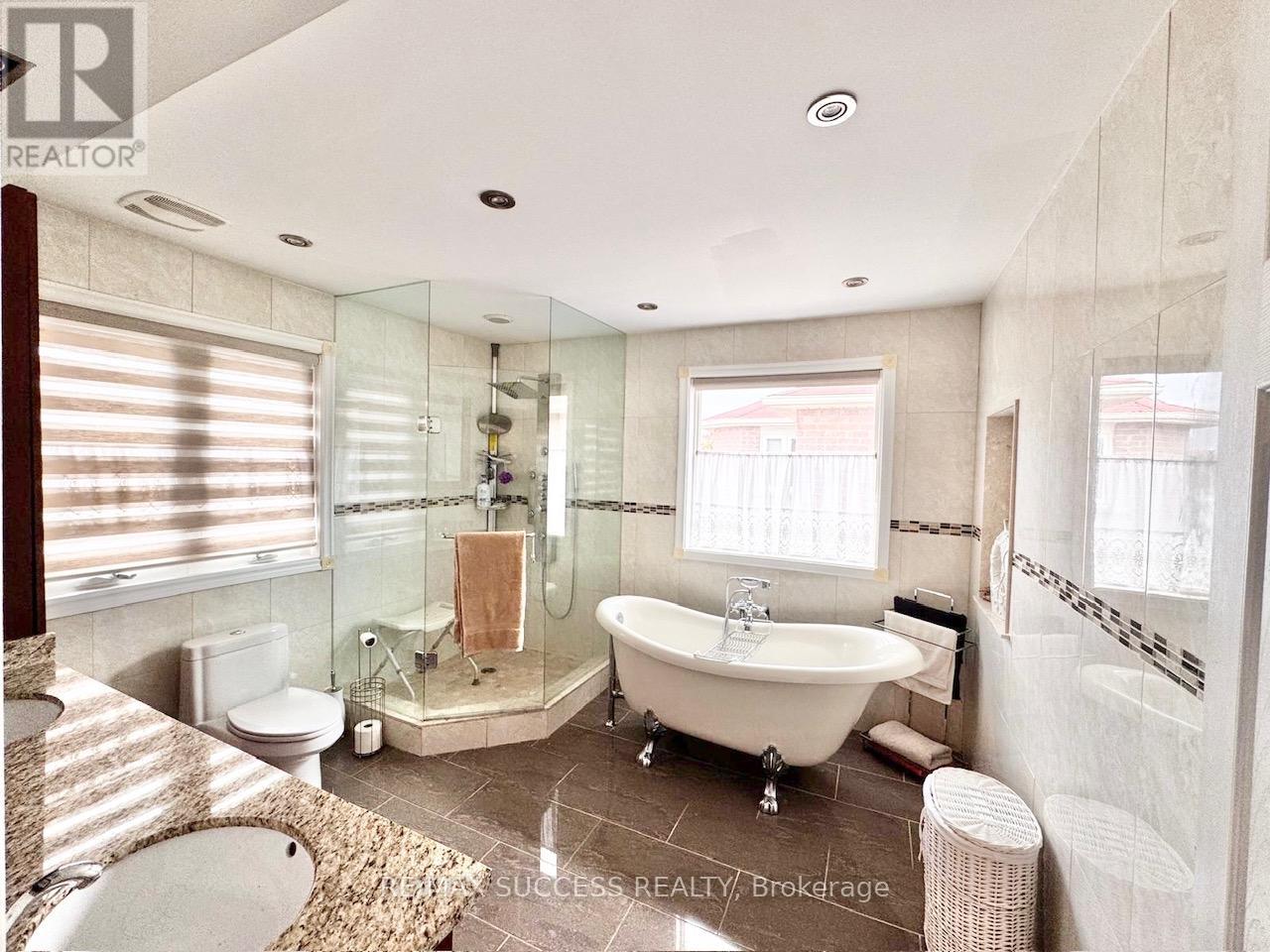 5715 Riverdale Crescent, Mississauga, Ontario  L5M 4R3 - Photo 11 - W12907358