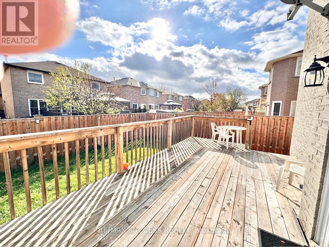 5715 Riverdale Crescent, Mississauga, Ontario  L5M 4R3 - Photo 12 - W12907358