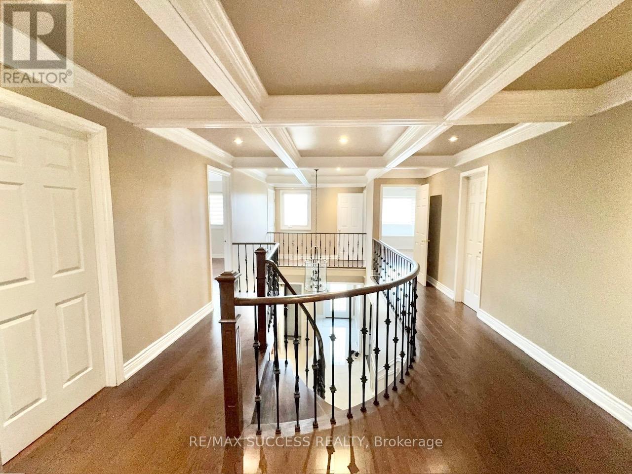 5715 Riverdale Crescent, Mississauga, Ontario  L5M 4R3 - Photo 9 - W12907358