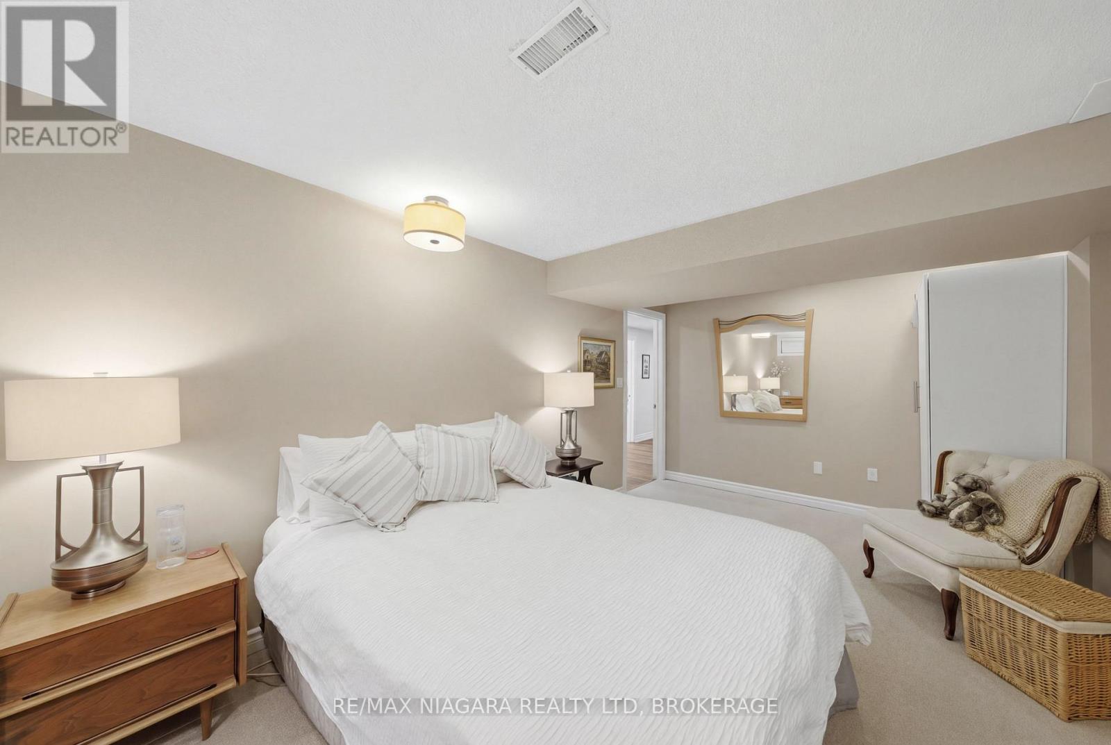 21 - 141 Welland Vale Road, St. Catharines, Ontario  L2S 3S7 - Photo 25 - X12550036