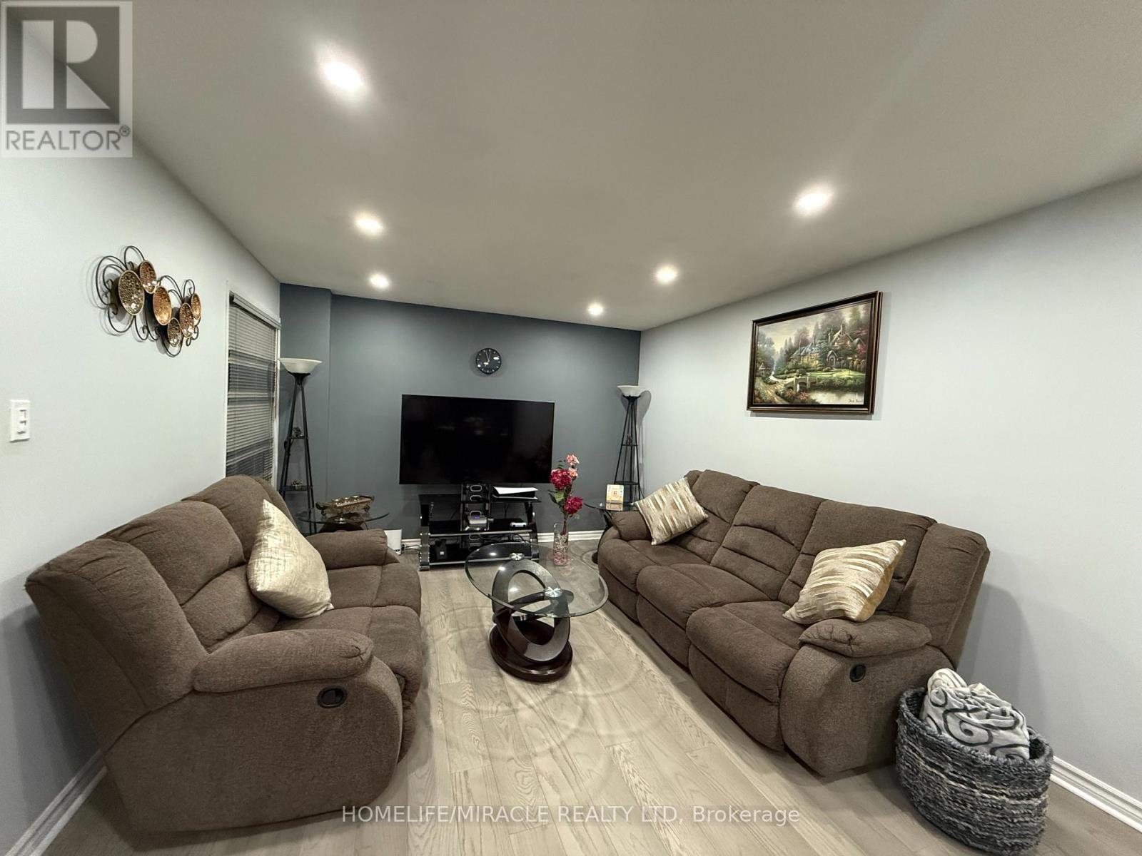 163 Mabley Crescent, Vaughan, Ontario  L4J 2Z7 - Photo 2 - N12901926