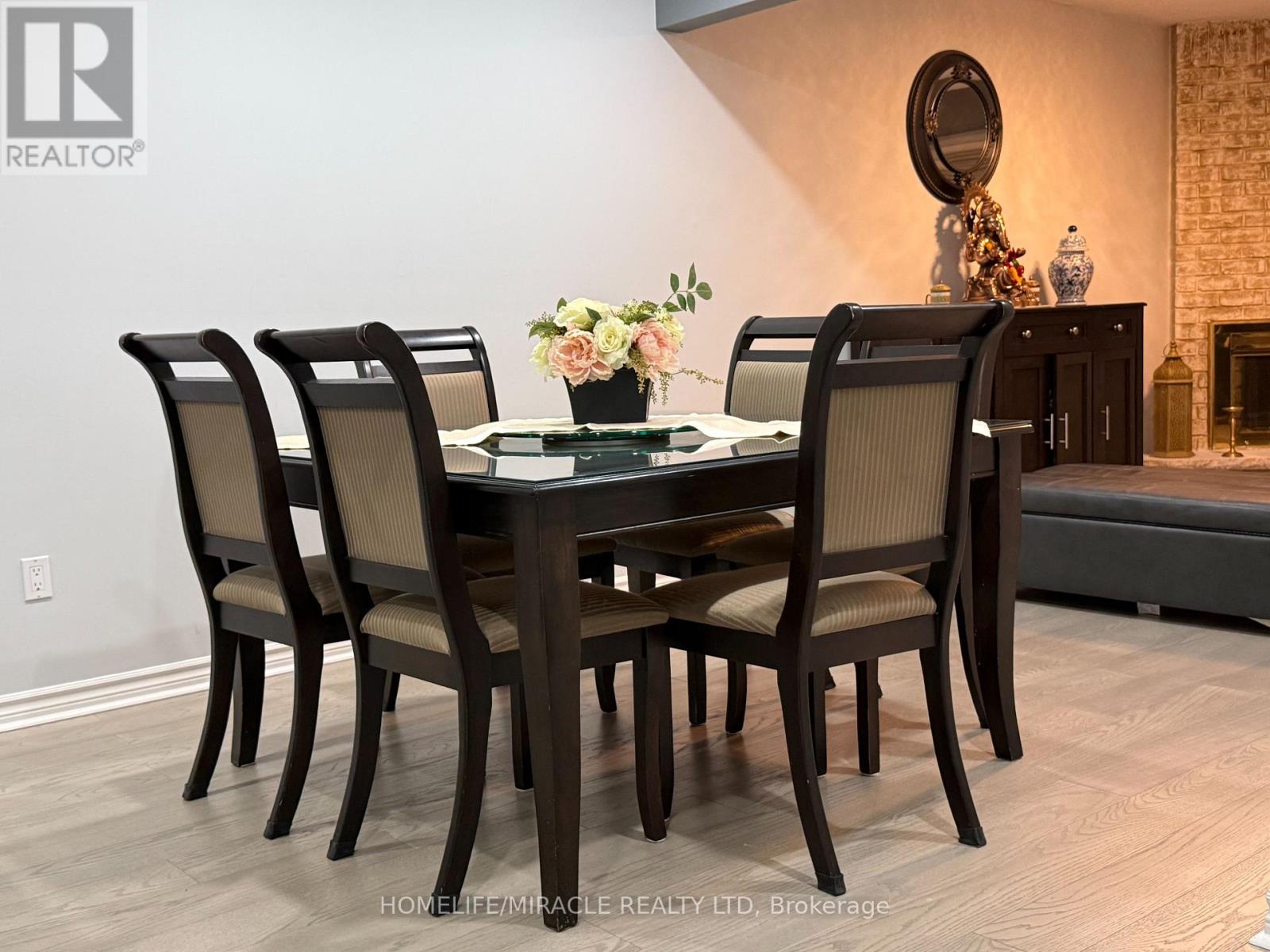 163 Mabley Crescent, Vaughan, Ontario  L4J 2Z7 - Photo 3 - N12901926