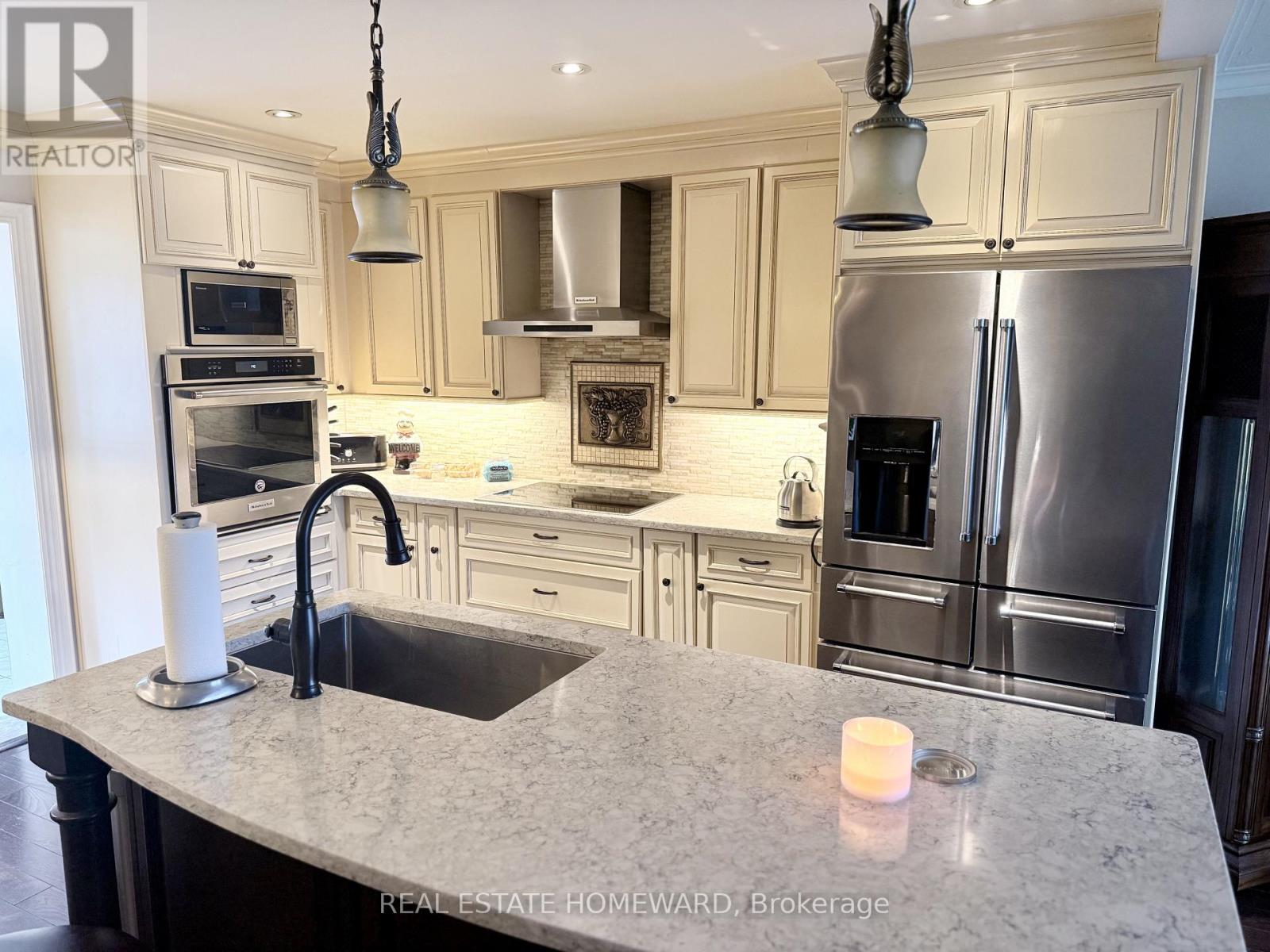 18 Wyndcliff Crescent, Toronto, Ontario  M4A 2K1 - Photo 4 - C12907424