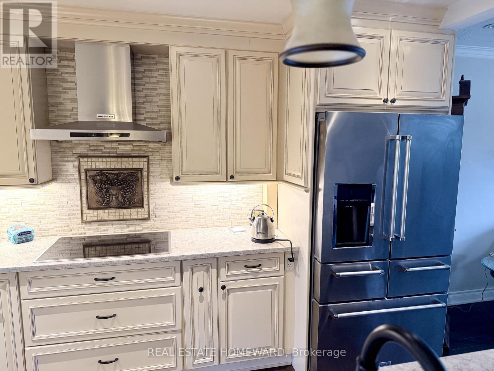 18 Wyndcliff Crescent, Toronto, Ontario  M4A 2K1 - Photo 7 - C12907424