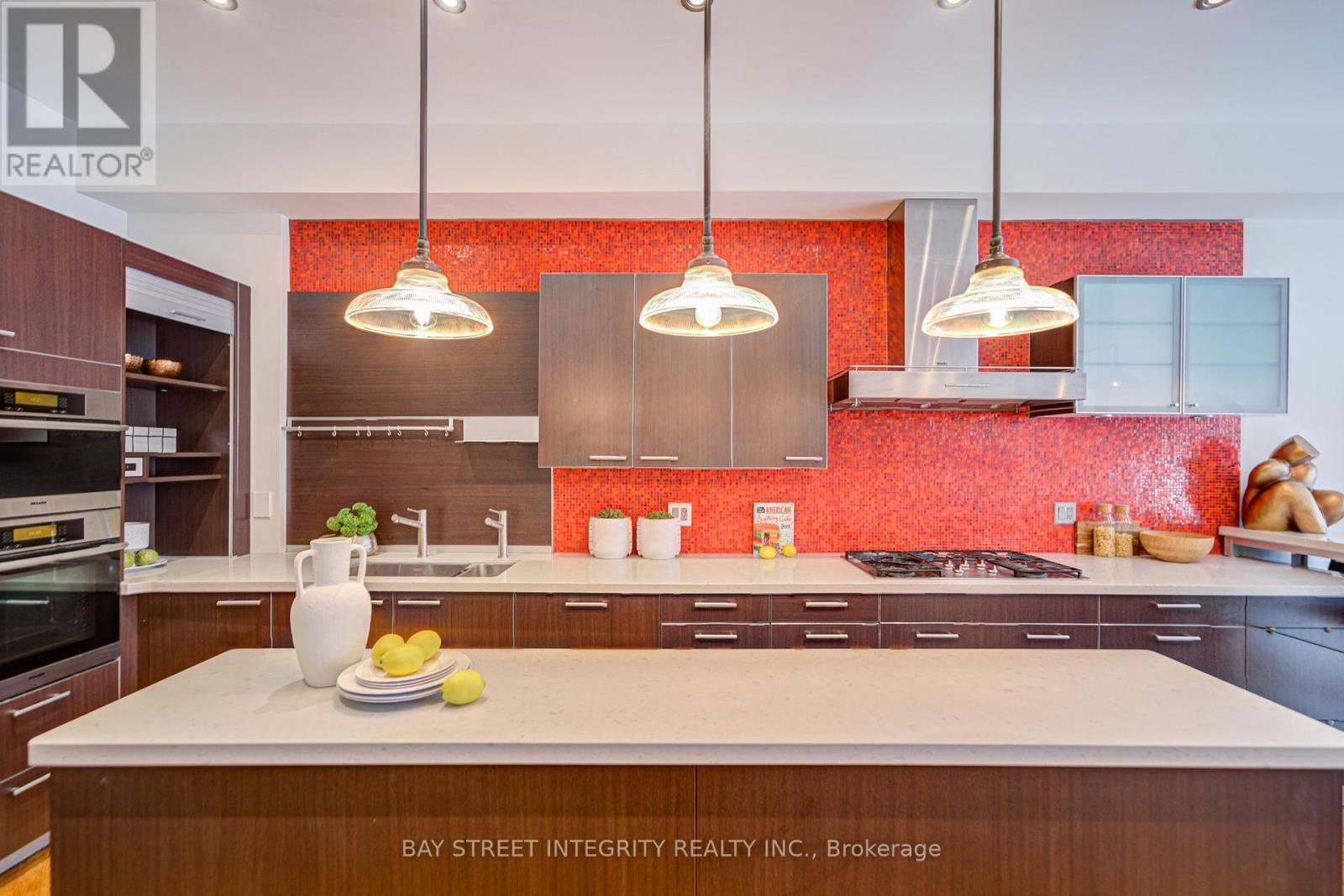 17 Frankdale Avenue, Toronto, Ontario  M4J 3Z8 - Photo 2 - E12907406